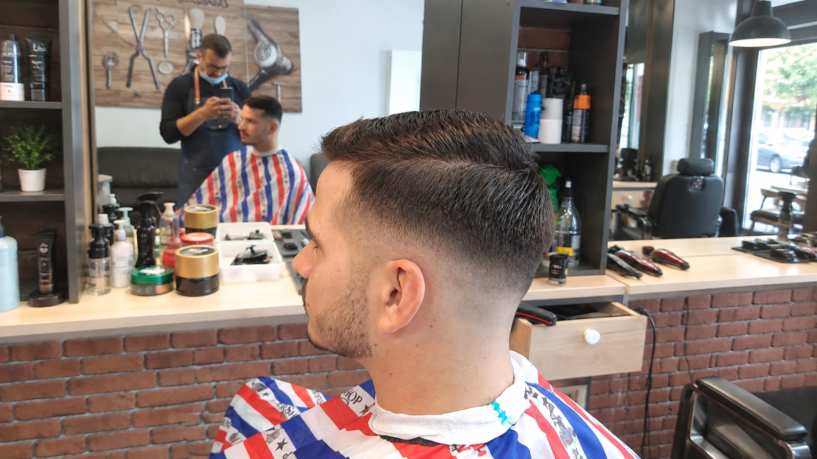 Finition client après passage au salon Haircut
