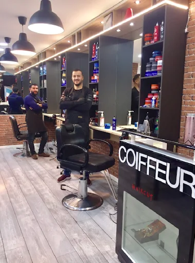 Intérieur du salon Haircut à Lille